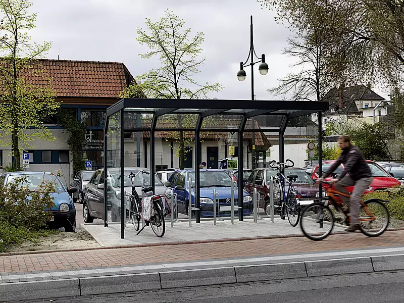 Fahrradüberdachung SATURN, Dachbreite x Dachtiefe 4060 mm x 2300 mm, mit Rück- und Seitenwänden aus ESG, Klarglas, mit Fahrradparker MISSOURI, Stahlkonstruktion in RAL 7016 anthrazitgrauFahrradüberdachung SATURN, Dachbreite x Dachtiefe 4060 mm x 2300 m...