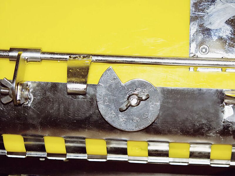 071.069/kastenstreuwagen-jussy__shoKAT0021064