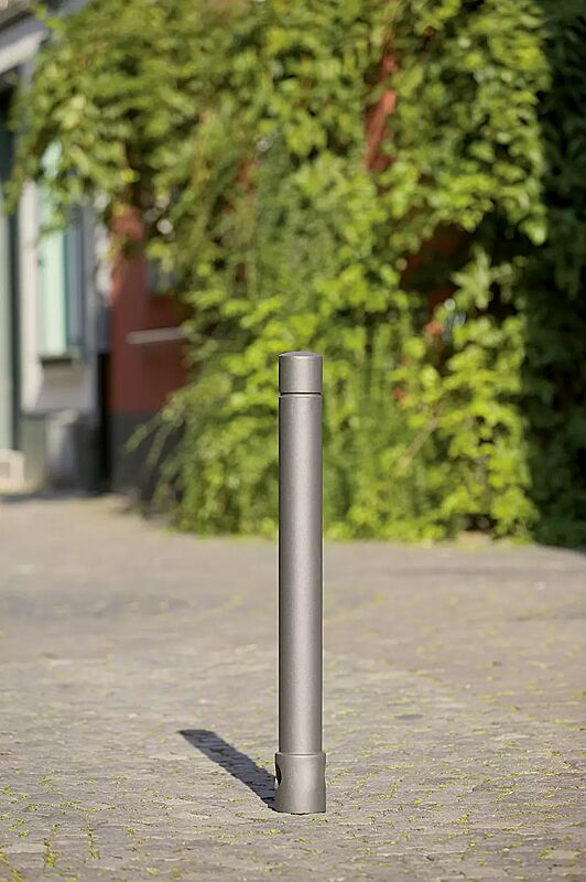 Poller TARANIS (3p-Technologie), mit einer Rille, rund, Verriegelung mittel Dreikantschraube, in RAL 9006 weißaluminium