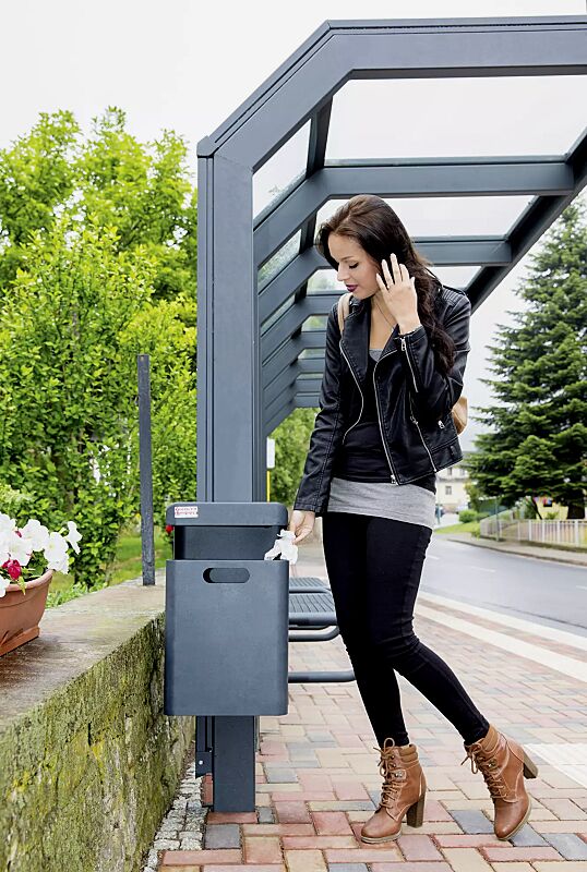 Abfallbehälter HALIFAX, 29 Liter, mit Ascher, zur Wandbefestigung, in RAL 7016 anthrazitgrau