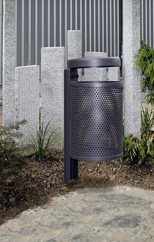 Abfallbehälter KINGSTON, Lochblech, mit Schutzdach, in DB 703 eisenglimmer