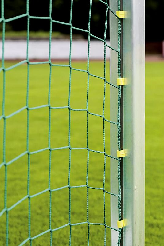 Profil mit Nut für Kunststoffnetzhalter