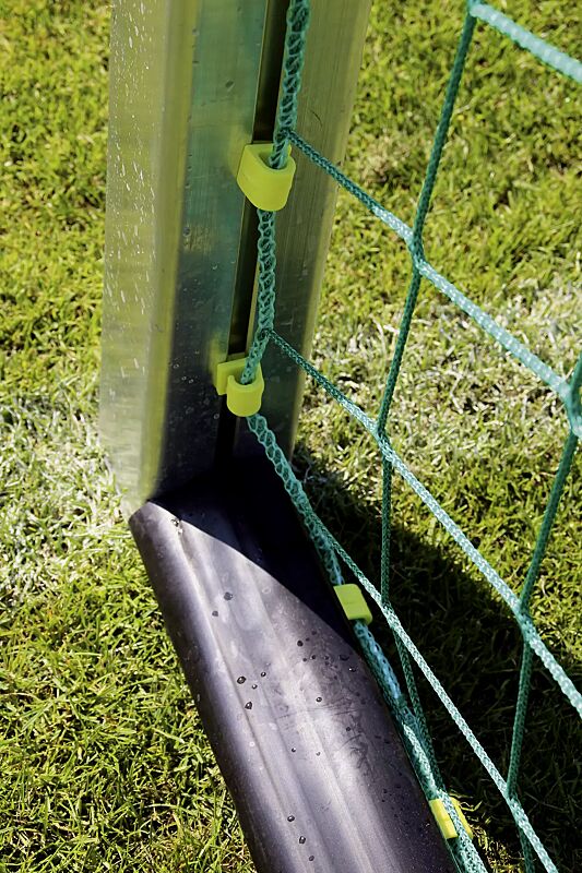 Detail: Boden-Torrahmen mit Spielerschutz