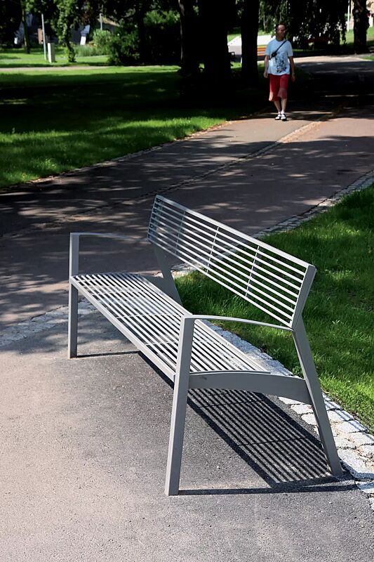 Sitzbank VERA mit Rückenlehne und Armlehnen, in RAL 9007 graualuminium