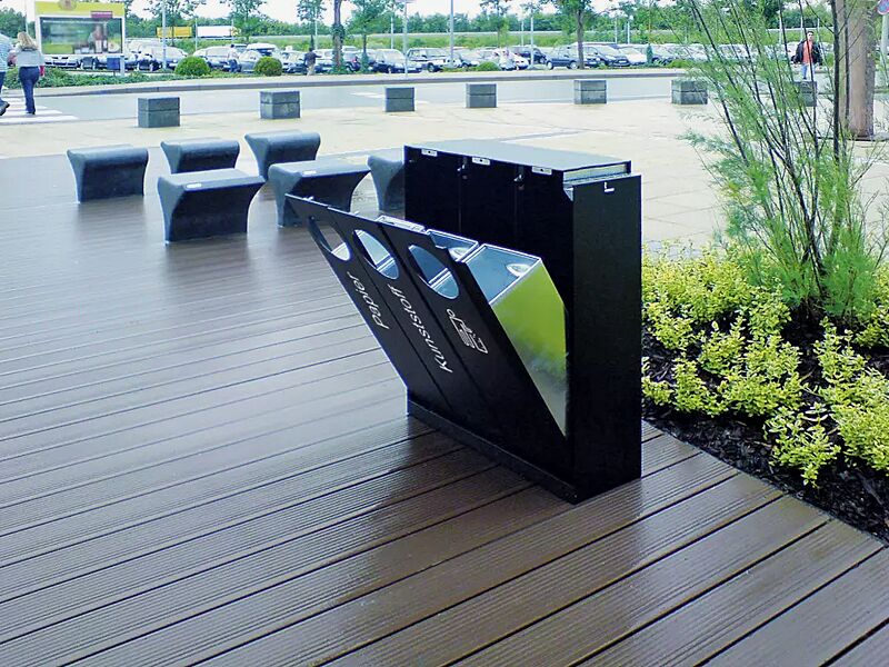 Abfallbehälter CRYSTAL TRIO mit 1 Ascher, 3 x 32 Liter, ohne Einwurfklappe, in RAL 9005 tiefschwarz, Siebdruck in RAL 9003 signalweiß