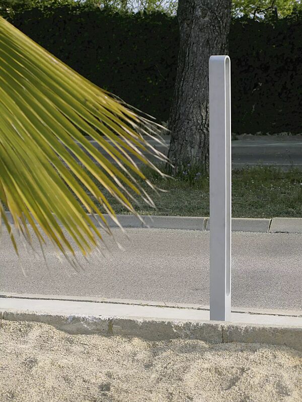 Poller MIELON zum Aufdübeln bei -100 mm, in RAL 9006 weißaluminium