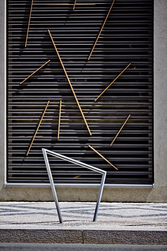 Anlehnbügel EDGETYRE, Breite 965 mm, in RAL 9006 weißaluminium