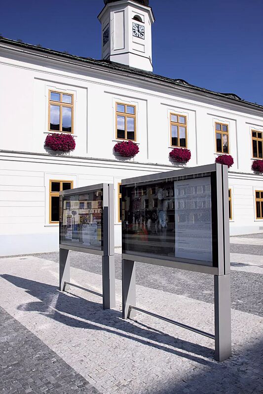 Schaukasten C-LIGHT IF mit Rechteckrohrständern zum Aufdübeln, doppelseitig, in RAL 9007 graualuminium