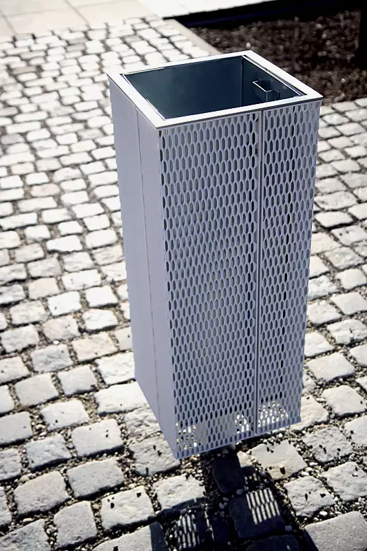 Abfallbehälter NANUK, quadratisch, Korpus: Streckmetall, in RAL 9006 weißaluminium