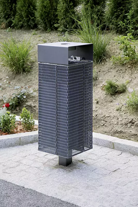 Abfallbehälter NANUK, quadratisch, mit Schutzdach und Ascher, Korpus: Streckmetall, in RAL 9007 graualuminium