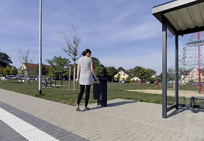 Abfallbehälter HALIFAX, 43 Liter, ohne Ascher, zum Einbetonieren, in RAL 7021 schwarzgrau