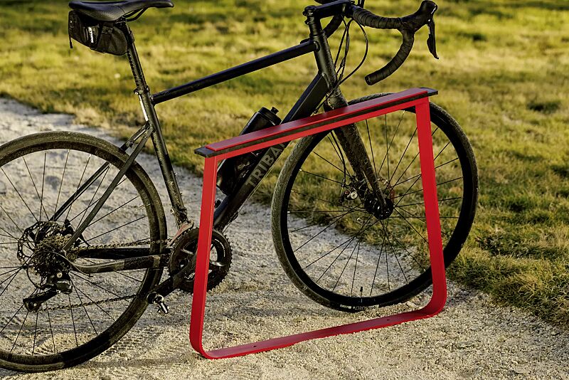 Anlehnbügel IGLAU, Breite 833 mm, in RAL 3020 verkehrsrot