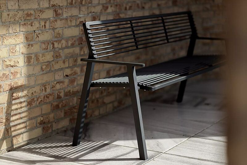 Sitzbank EGER MODERN mit Rücken- und Armlehnen, in RAL 7016 anthrazitgrau