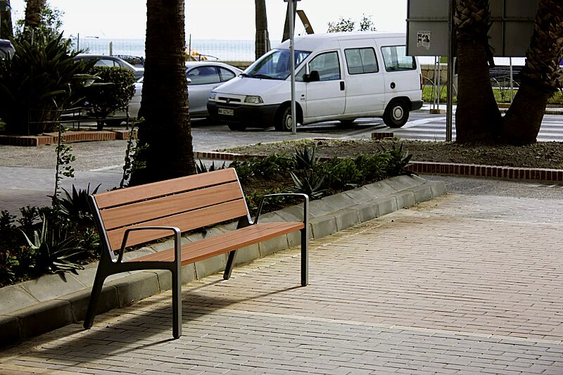 Sitzbank MIELA mit Rückenlehne und Armlehnen, mit Jatobaholzbelattung