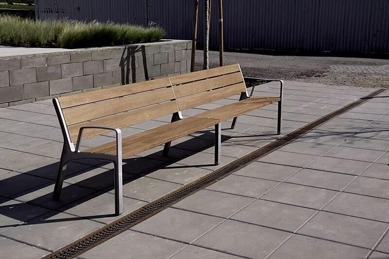 Doppelsitzbank MIELA mit Rückenlehne und Armlehnen, mit Jatobaholzbelattung