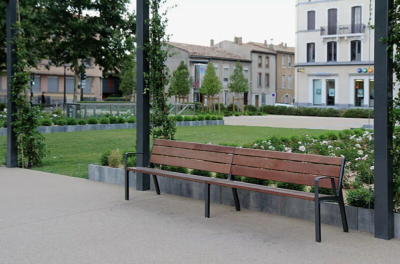 Doppelsitzbank MIELA mit Rückenlehne, mit Jatobaholzbelattung, Seitenteile in Sonderfarbe (auf Anfrage)