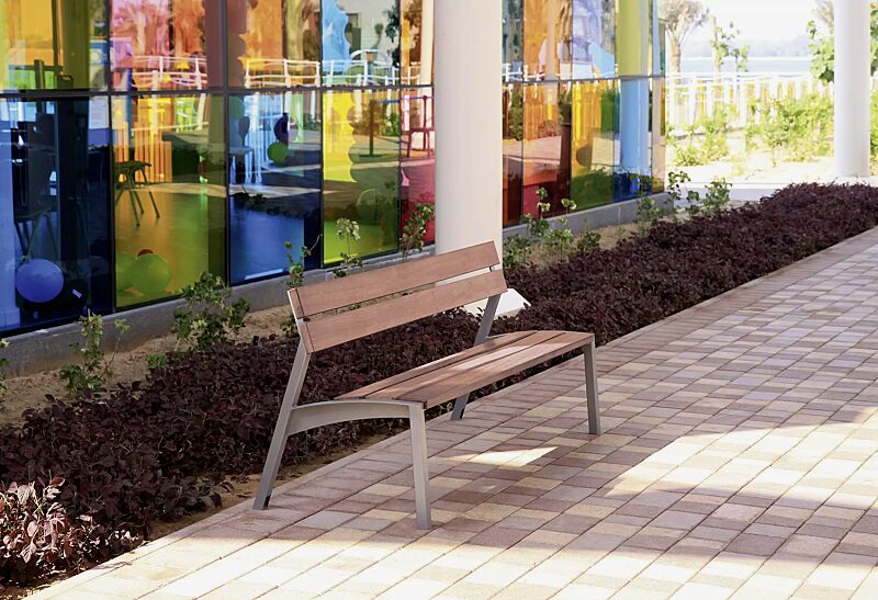 Sitzbank VERA mit Rückenlehne, mit Jatobaholzbelattung, Stahlteile in RAL 9007 graualuminium