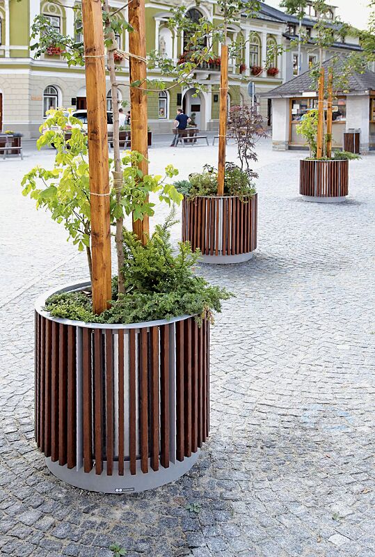 Pflanzbehälter FLORIUM, rund, mit Jatobaholzbelattung, Stahlteile in RAL 9006 weißaluminium