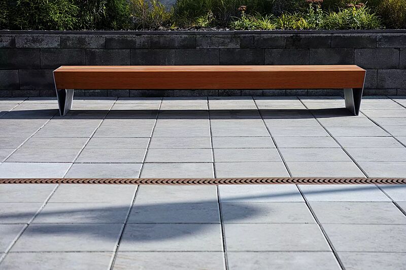 Sitzbank BLOCQ ohne Rückenlehne, mit Jatobaholzbelattung, Stahlteile in RAL 9007 graualuminium