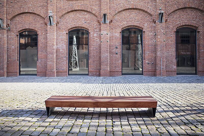 Sitzbank BLOCQ ohne Rückenlehne, mit Jatobaholzbelattung, Stahlteile in RAL 7016 anthrazitgrau