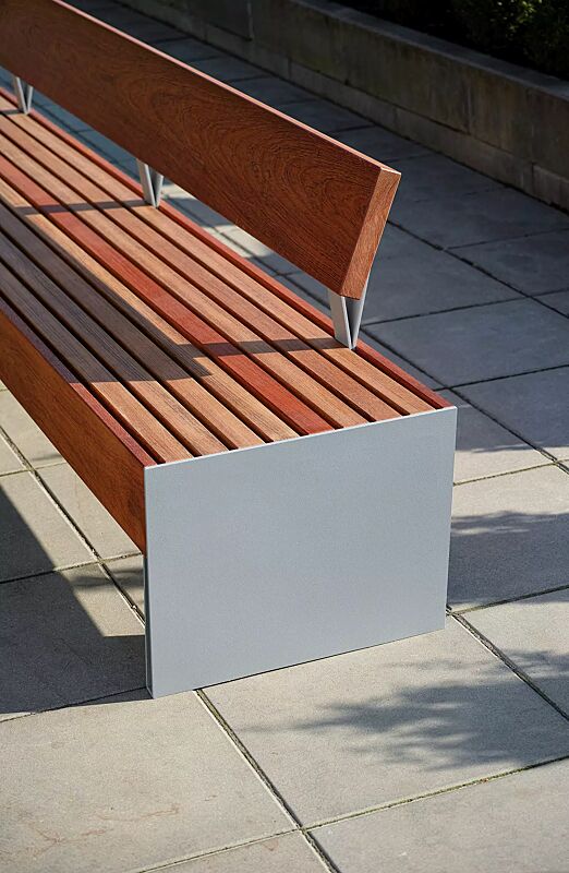 Sitzbank BLOCQ mit Rückenlehne, mit Jatobaholzbelattung, Stahlteile in RAL 9007 graualuminium