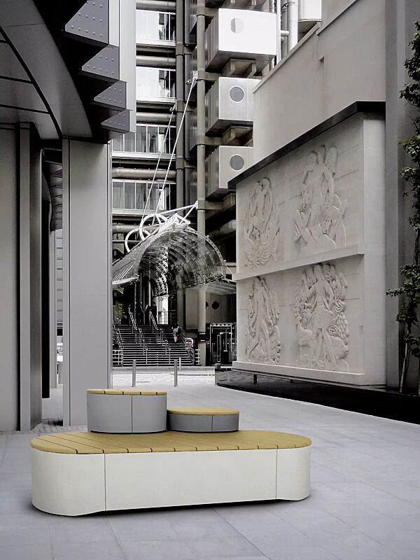 Sitzpodest URBAN ISLANDS, Kombination 2, mit Jatobaholzbelattung, Stahlteile in RAL 9006 weißaluminium, RAL 9007 graualuminium und RAL 9010 reinweiß