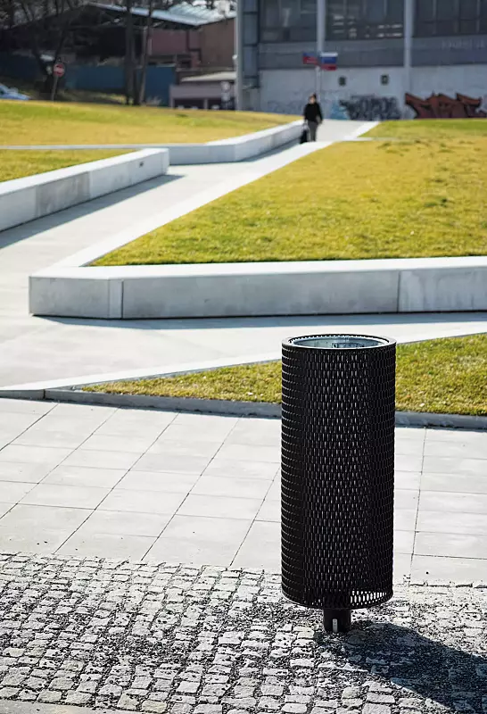 Abfallbehälter NANUK, rund, Korpus: Streckmetall, in RAL 9005 tiefschwarz