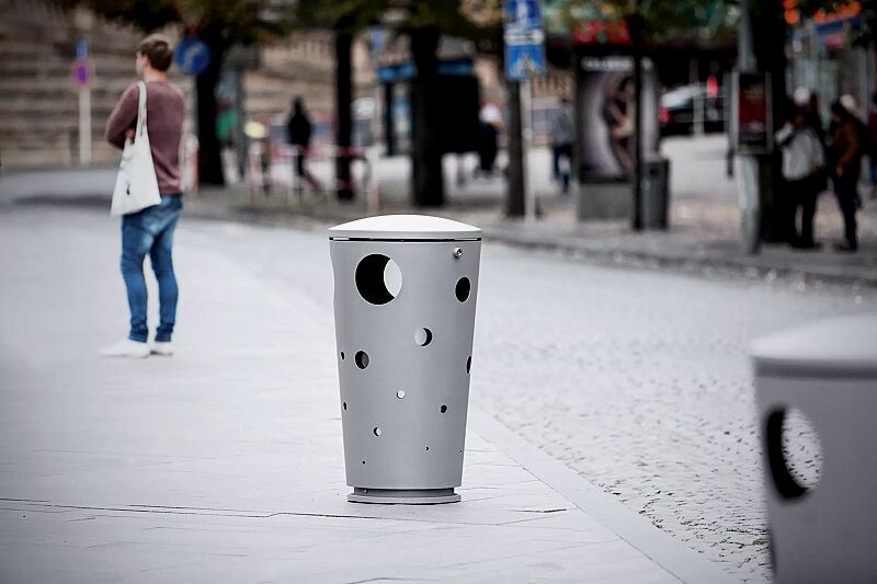 Abfallbehälter SWISSBIN zum freien Aufstellen, in RAL 9006 weißaluminium