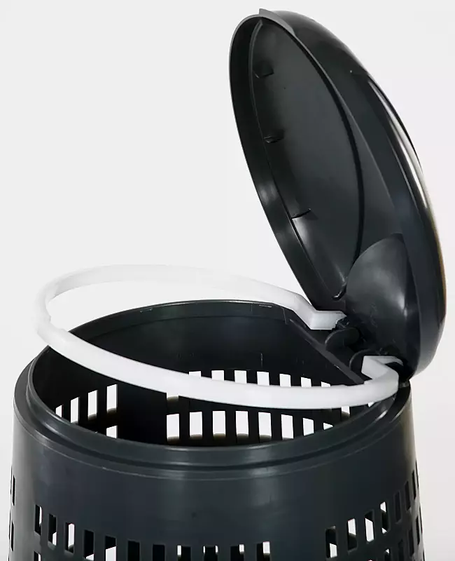 Detail: Abfallsackhalterung