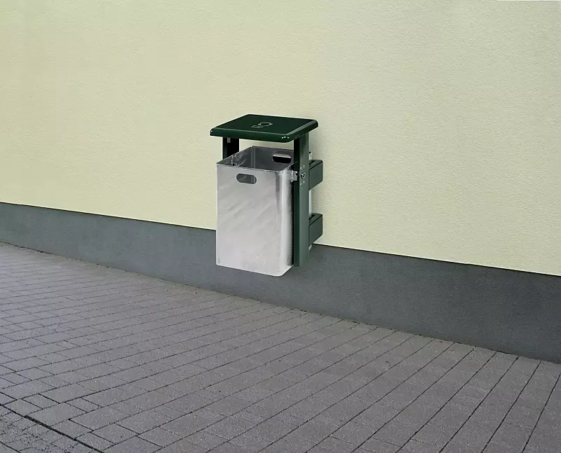 Abfallbehälter STRATFORD, mit Ascher, Schutzdach und Ständer in RAL 6005 moosgrün, Behälter feuerverzinkt
