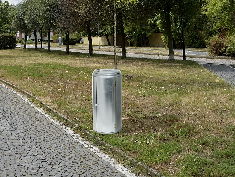 Abfallbehälter EDMONTON, Doppelflügeltür mit Spannverschluss, feuerverzinkt