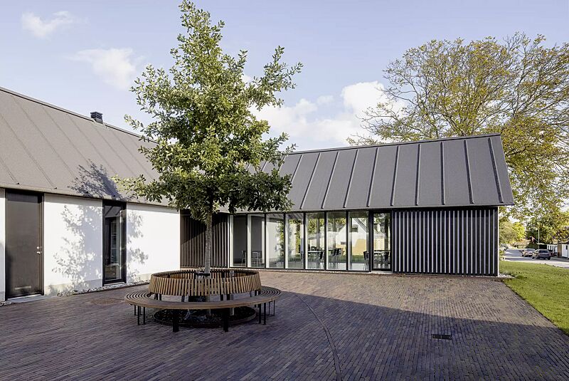 Rundbank IKAST mit Rückenlehne, Ø 3000 mm, Stahlteile in RAL 7016 anthrazitgrau