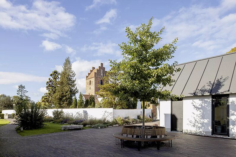 Rundbank IKAST mit Rückenlehne, Ø 3000 mm, Stahlteile in RAL 7016 anthrazitgrau