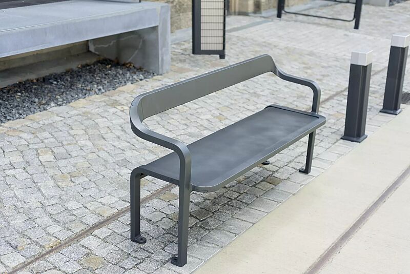 Kollektion IMAWA bestehend aus Sitzbank, Abfallbehälter und Poller