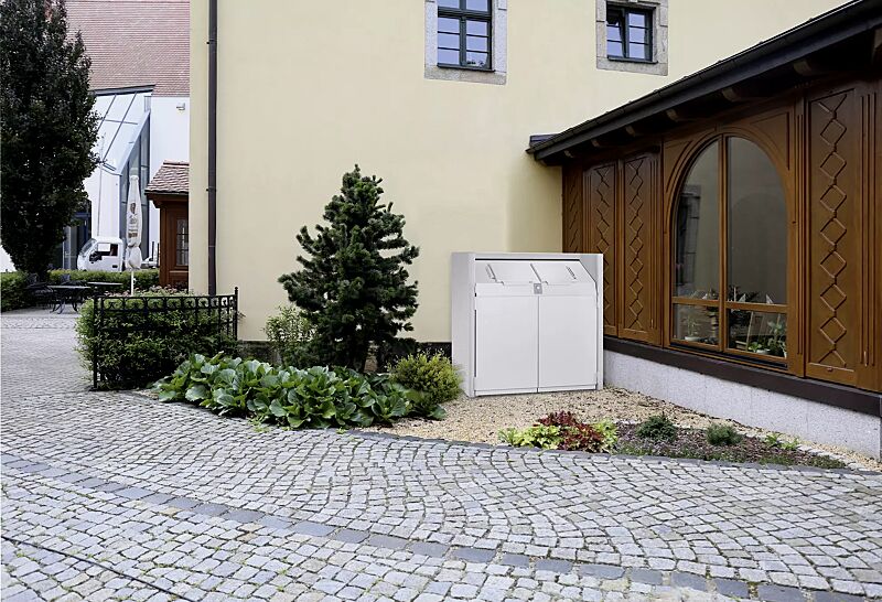 Containerbox DUNDEE, Korpus Sichtbeton, Türen in weißaluminium ähnlich RAL 9006