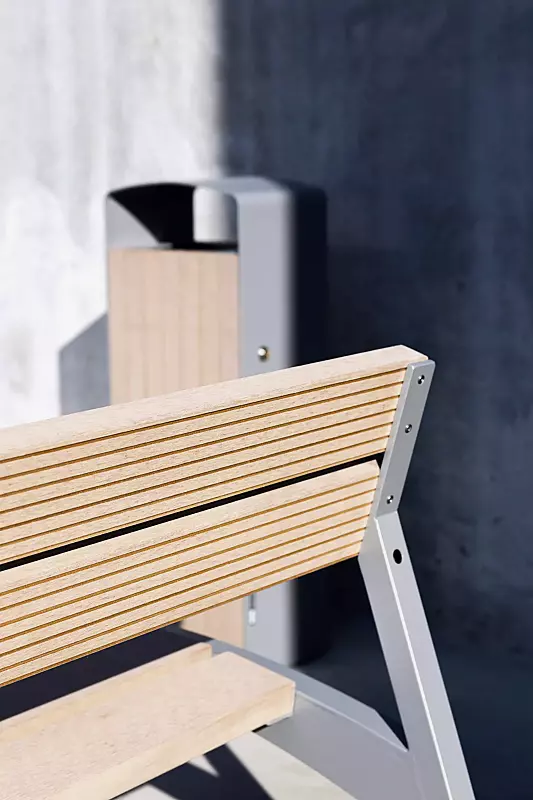 Detail: Resysta®-Belattung, lasiert in natur