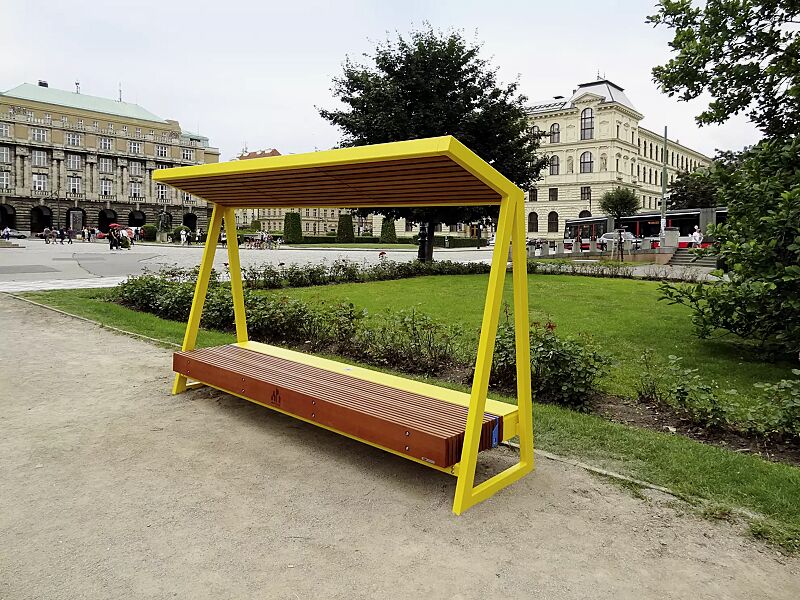 Sitzbank WOODY Solar mit Jatobaholzbelattung, Stahlteile in RAL 1023 verkehrsgelb