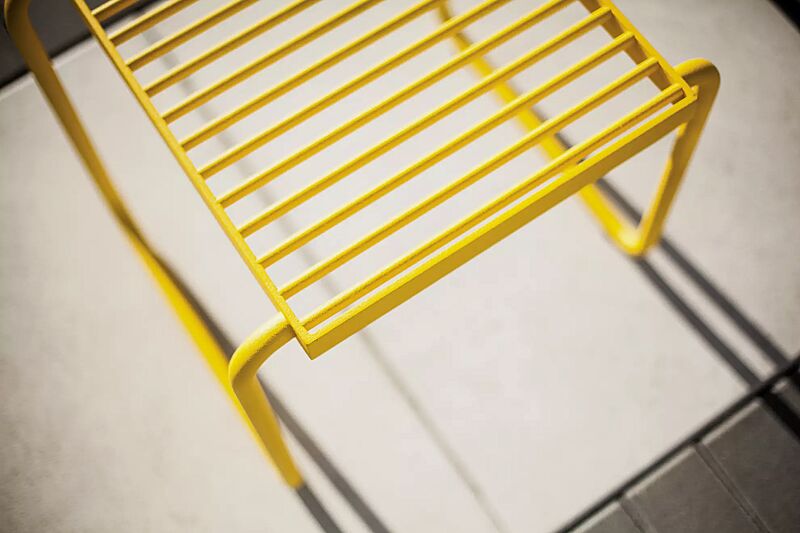 Sitz STACK ohne Rückenlehne, in RAL 1021 rapsgelb