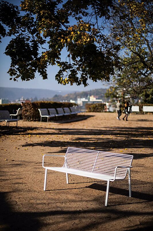 Sitzbank STACK in RAL 9010 reinweiß