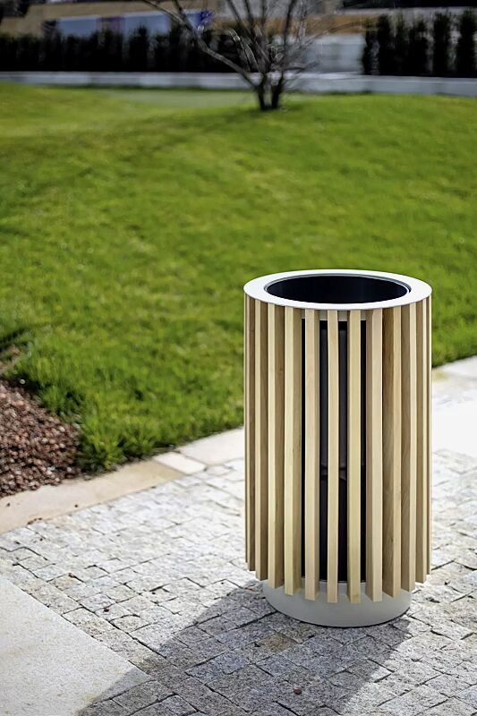 Abfallbehälter QUINBIN, rund, Korpus: Robinienholzbelattung, Stahlteile in RAL 9007 graualuminium