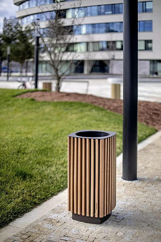 Abfallbehälter QUINBIN, quadratisch abgerundet, Korpus: Jatobaholzbelattung, Stahlteile in RAL 7016 anthrazitgrau