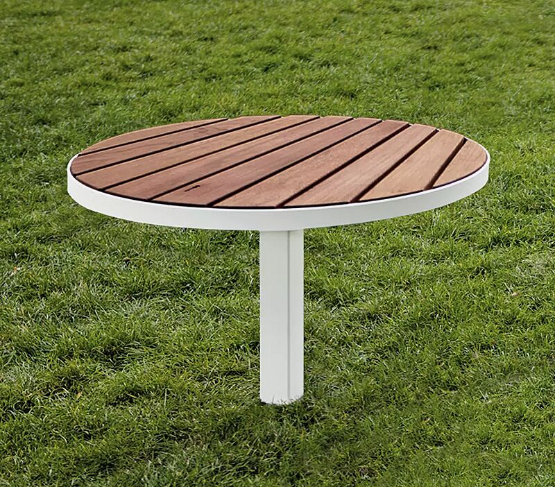 Sitz LAGO mit Jatobaholzbelattung, Stahlteile in RAL 9010 reinweiß