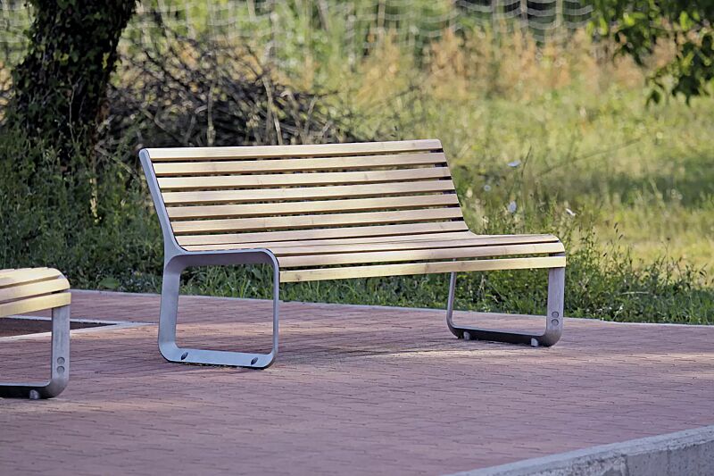 Sitzbank PORTIQOA mit Rückenlehne, mit Robinienholzbelattung