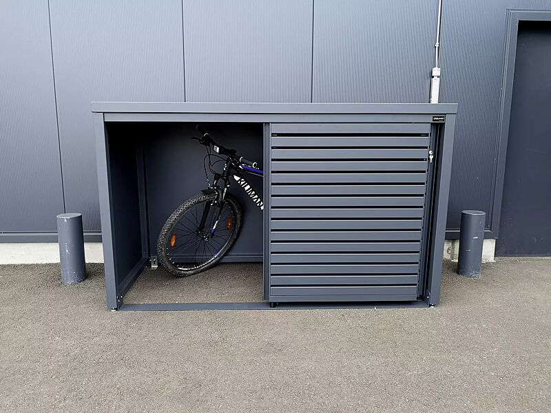 Universaldepot STYLEOUT® LINIS STORE als Fahrradgarage, Aluminiumkonstruktion sowie Wand- und Türelemente in RAL 7016 anthrazitgrau
