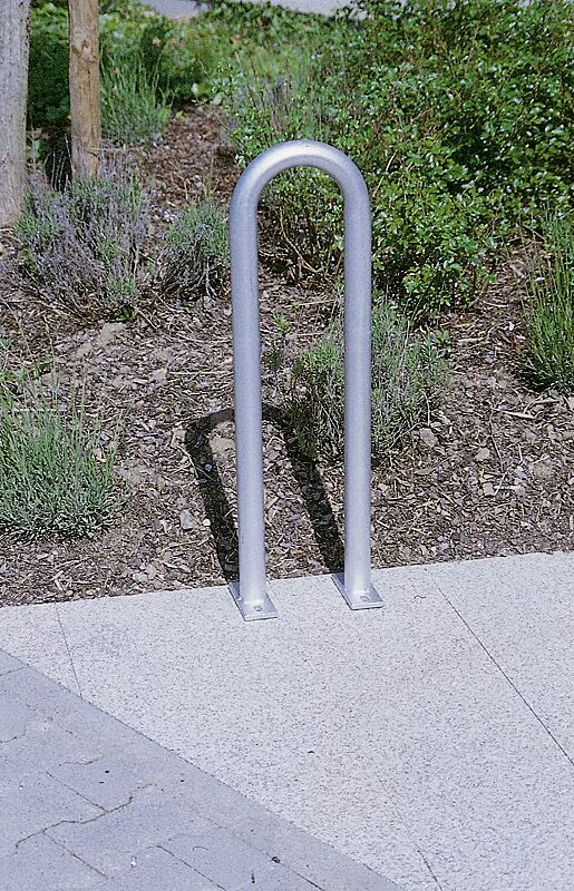 Anlehnbügel MONTANA ohne Querholm, zum Aufdübeln, feuerverzinkt