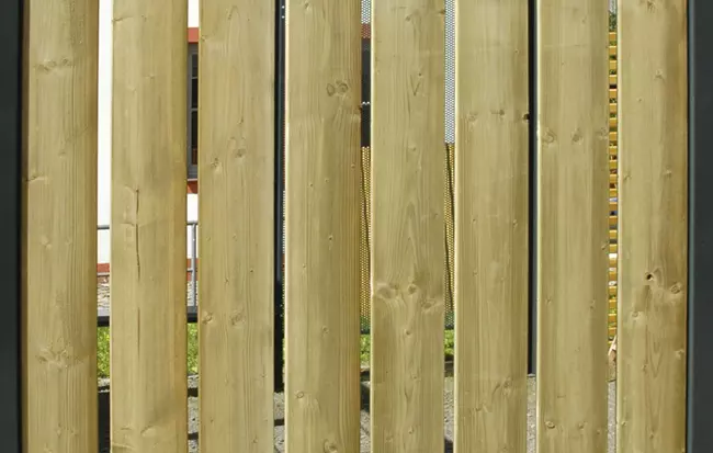 Wandelement mit Holzbelattung Fichte, senkrecht