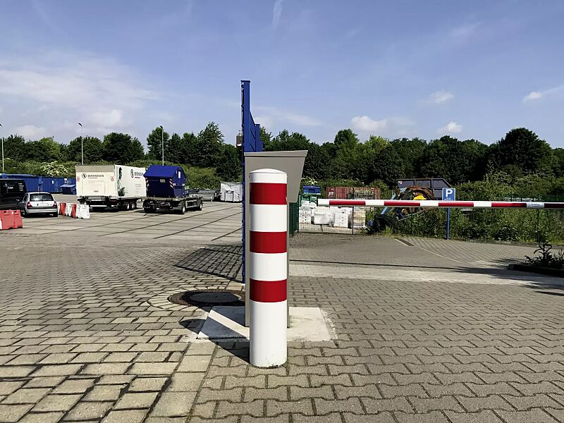 Rammschutzpoller GENAS zum Einbetonieren, Ø 273 mm, in weiß mit roten Reflexstreifen