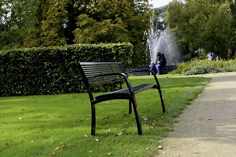 Seniorenbank CASERTA mit Rückenlehne und Armlehnen aus Stahl