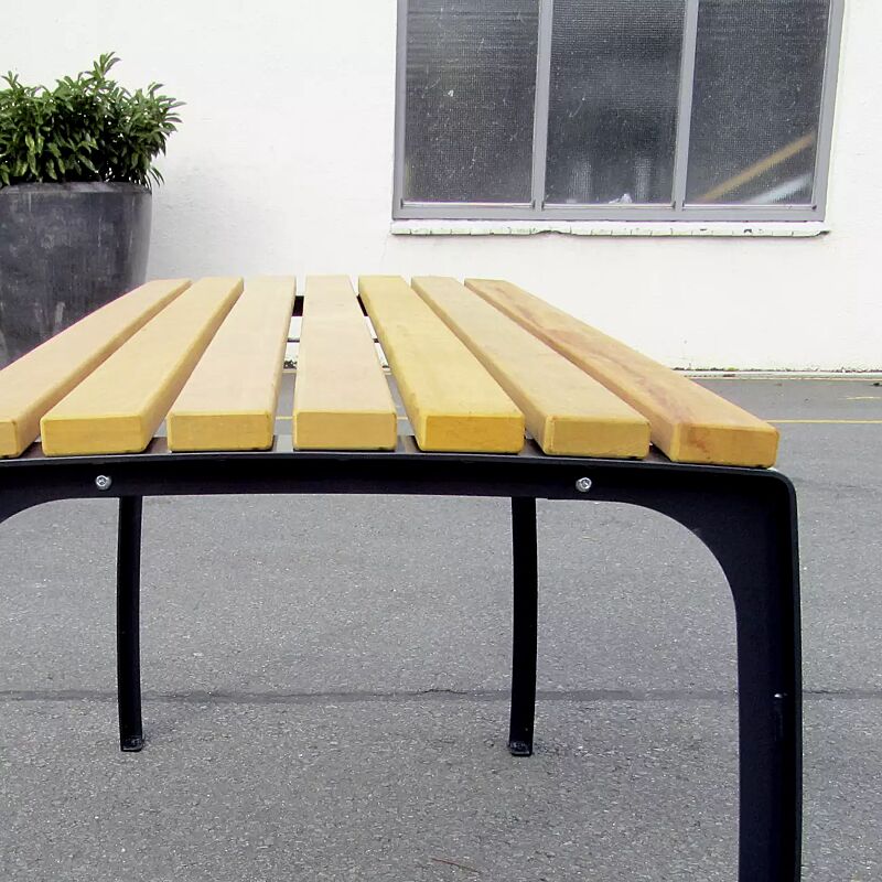 Seniorentisch CASERTA mit FSC®-zertifizierter Hartholzbelattung, unbehandelt