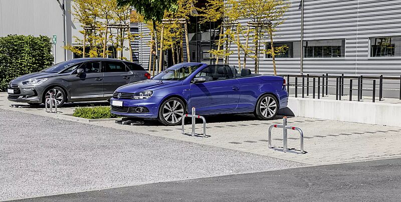 Parkbügel TELDE mit kurzem Mittelpfosten, zum Aufdübeln